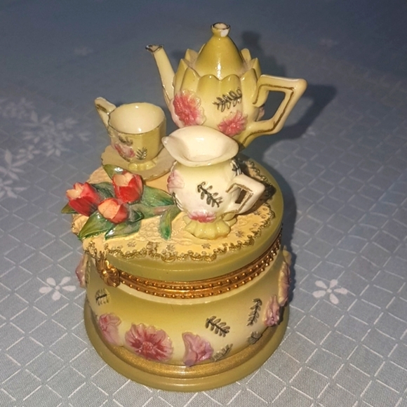Vintage Tiny Trinket Box - Picture 10 of 12